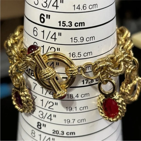 Vintage 80s Givenchy Lucite Charm Bracelet Chunky Heart Goldtone Runway SZ 6-3/4 - Picture 3 of 16